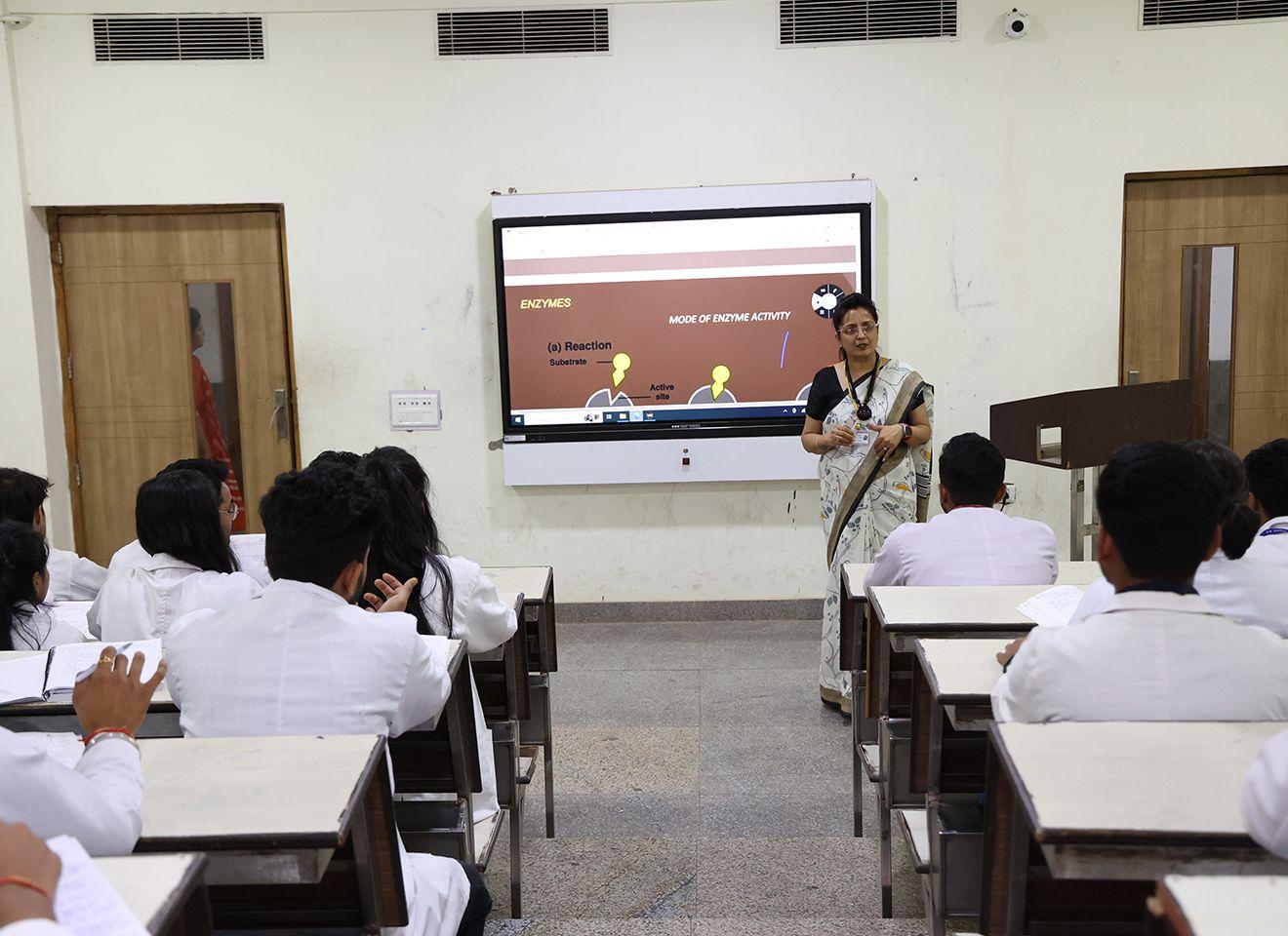 Faculty presenting the industry-consulted B.Sc. Chemistry curriculum to students in a classroom at KRMU