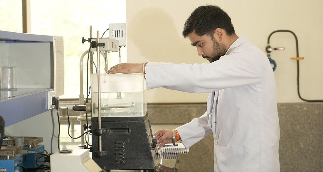 Learn a practical understanding of creating chemical entities into medicines at Pharmaceutics Lab 