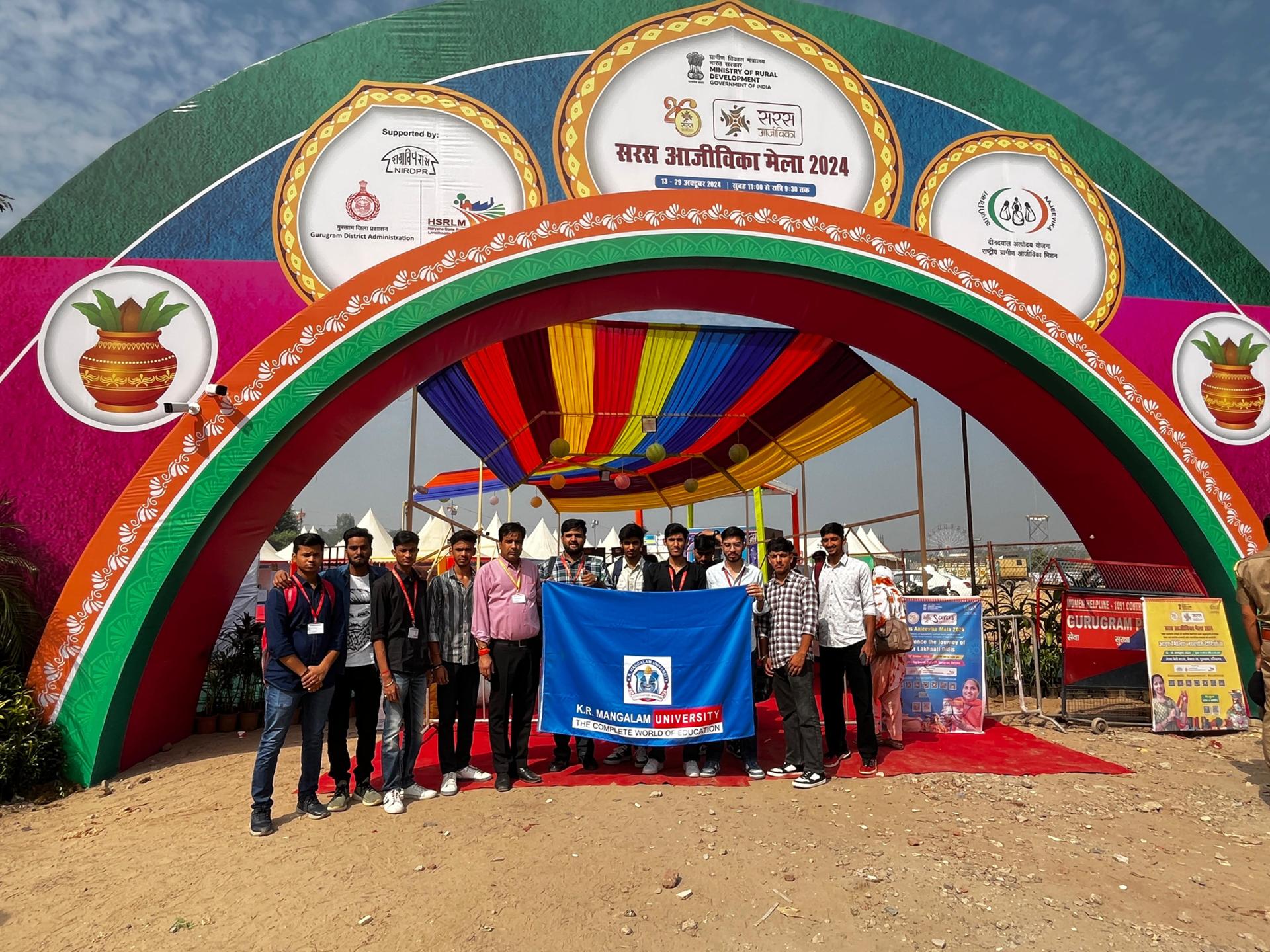 Assist Women from Self-Help Groups at Saras Mela