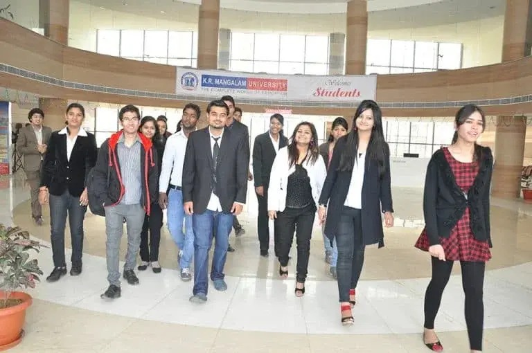 Tapping The Career Growth And Overseas Opportunities For Management Graduates