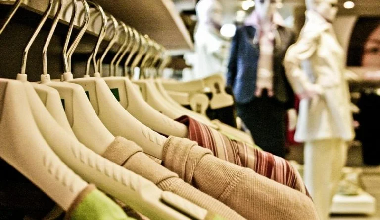 5 TIPS FOR BEGINNERS TO SURVIVE & THRIVE IN THE FASHION INDUSTRY